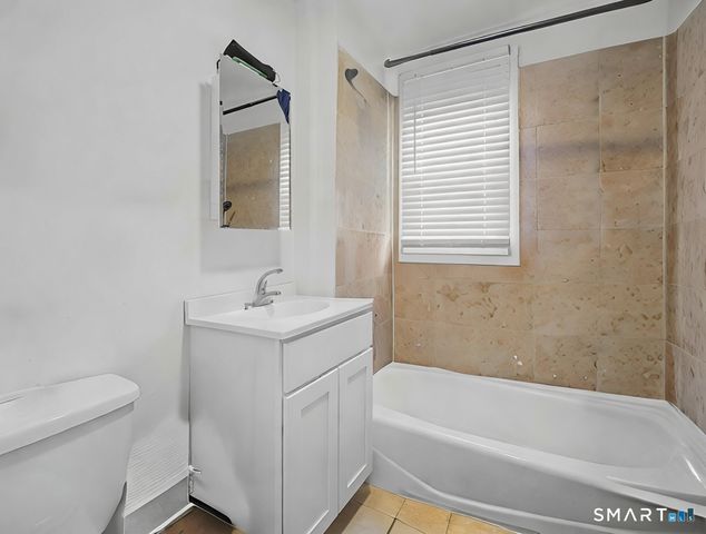 1872 North Avenue 2nd Floor, Bridgeport, CT 06604