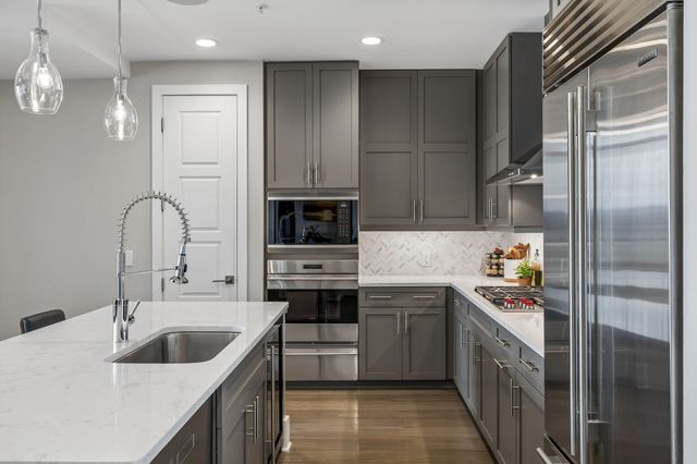 20 Rutledge St Apt 504, Nashville, TN 37210