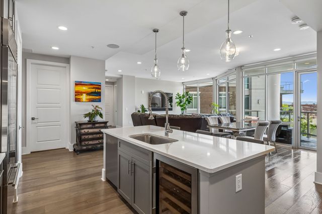 20 Rutledge St Apt 504, Nashville, TN 37210