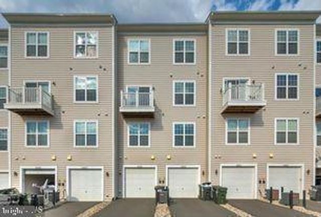43817 KINGSTON STATION TER, Ashburn, VA 20148
