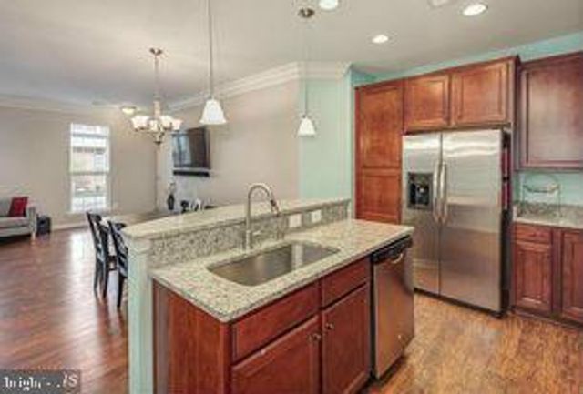 43817 KINGSTON STATION TER, Ashburn, VA 20148
