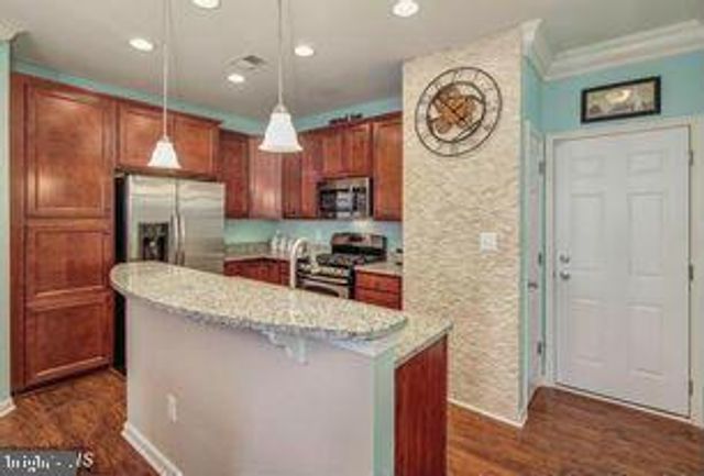 43817 KINGSTON STATION TER, Ashburn, VA 20148
