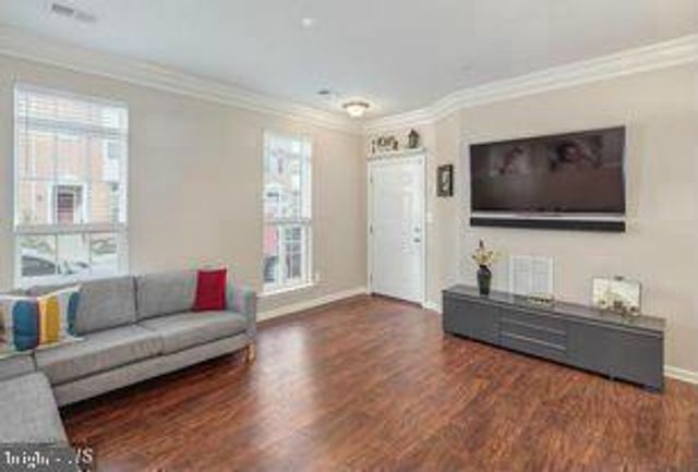 43817 KINGSTON STATION TER, Ashburn, VA 20148