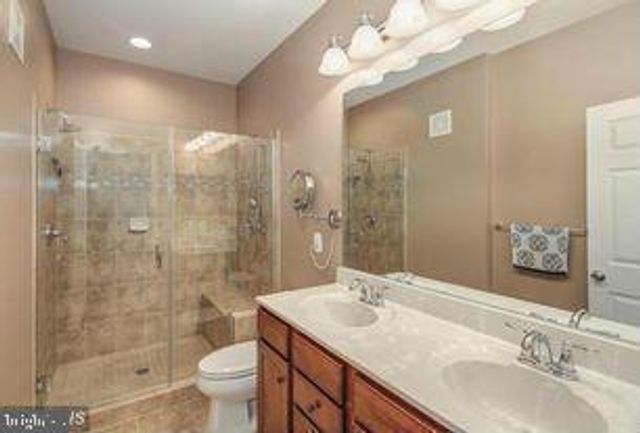 43817 KINGSTON STATION TER, Ashburn, VA 20148