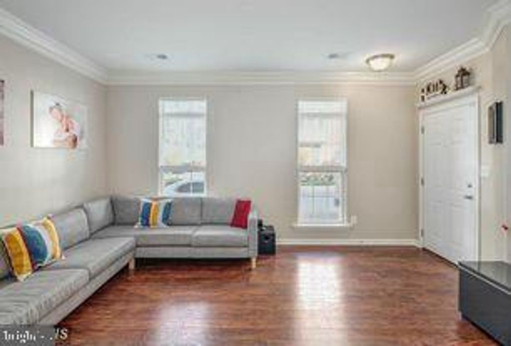 43817 KINGSTON STATION TER, Ashburn, VA 20148