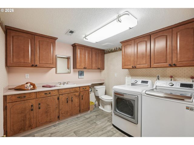 4243 SPRING ROCK Cir, West Linn, OR 97068