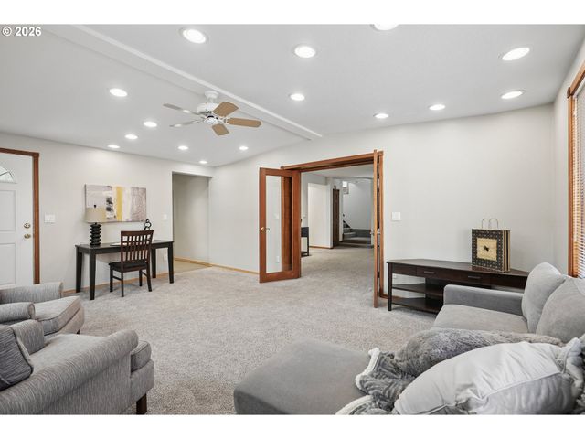 4243 SPRING ROCK Cir, West Linn, OR 97068