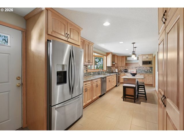 4243 SPRING ROCK Cir, West Linn, OR 97068