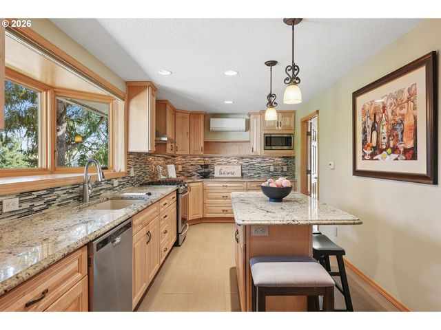 4243 SPRING ROCK Cir, West Linn, OR 97068