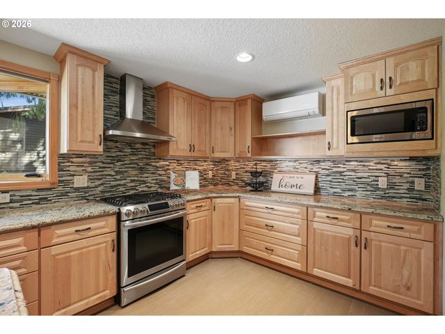 4243 SPRING ROCK Cir, West Linn, OR 97068