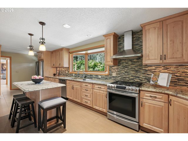 4243 SPRING ROCK Cir, West Linn, OR 97068