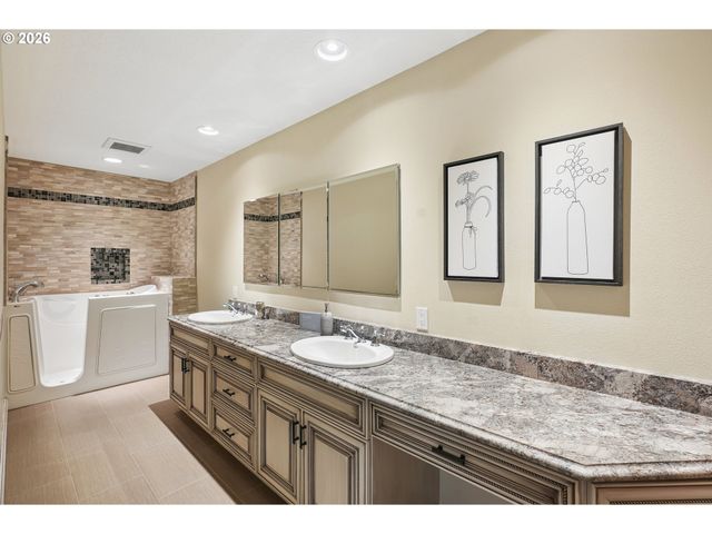 4243 SPRING ROCK Cir, West Linn, OR 97068