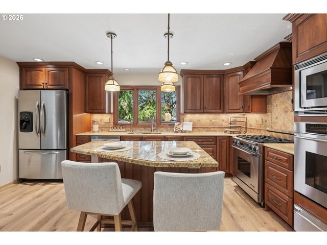 4243 SPRING ROCK Cir, West Linn, OR 97068