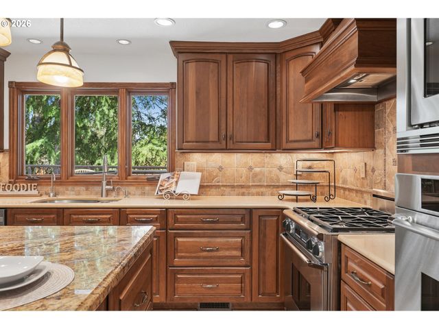 4243 SPRING ROCK Cir, West Linn, OR 97068