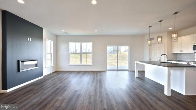 33 CANTERBURY LN, Annville, PA 17003