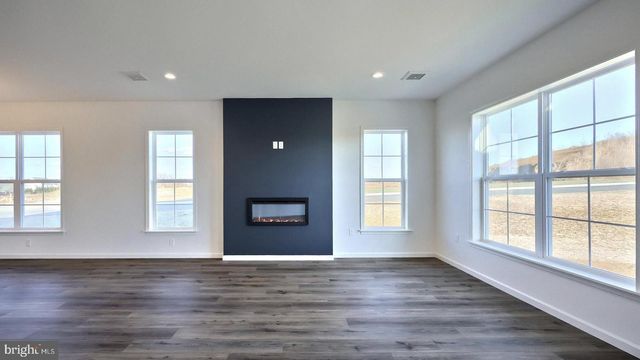 33 CANTERBURY LN, Annville, PA 17003