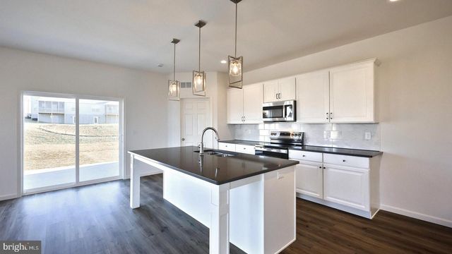 33 CANTERBURY LN, Annville, PA 17003