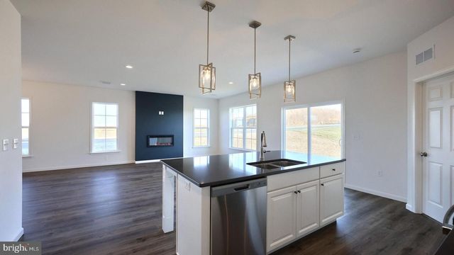 33 CANTERBURY LN, Annville, PA 17003