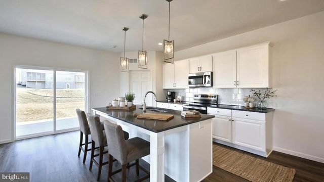 33 CANTERBURY LN, Annville, PA 17003