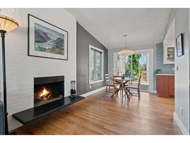 12221 Sw TAYLOR Ct, Portland, OR 97225