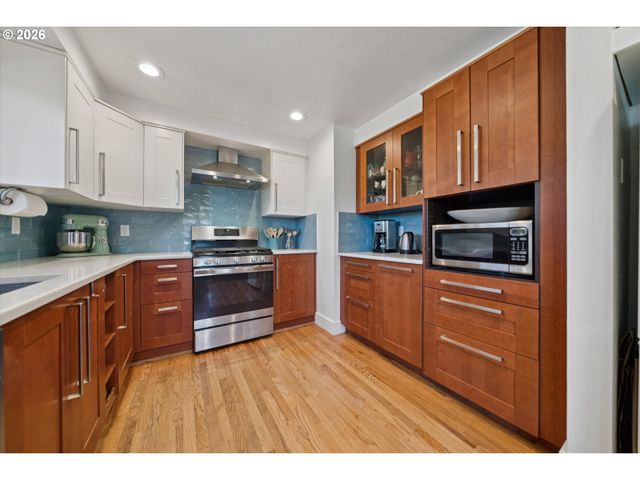 12221 Sw TAYLOR Ct, Portland, OR 97225