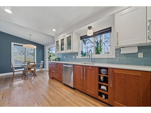 12221 Sw TAYLOR Ct, Portland, OR 97225