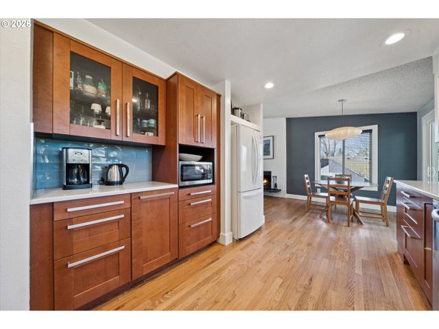 12221 Sw TAYLOR Ct, Portland, OR 97225