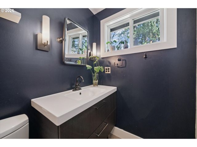 12221 Sw TAYLOR Ct, Portland, OR 97225