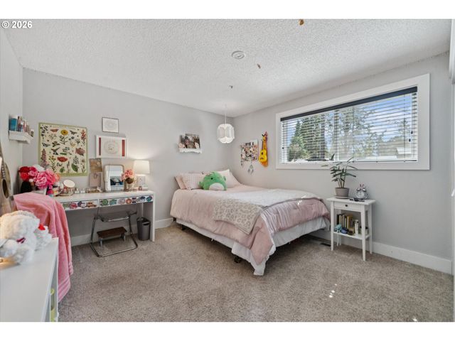 12221 Sw TAYLOR Ct, Portland, OR 97225