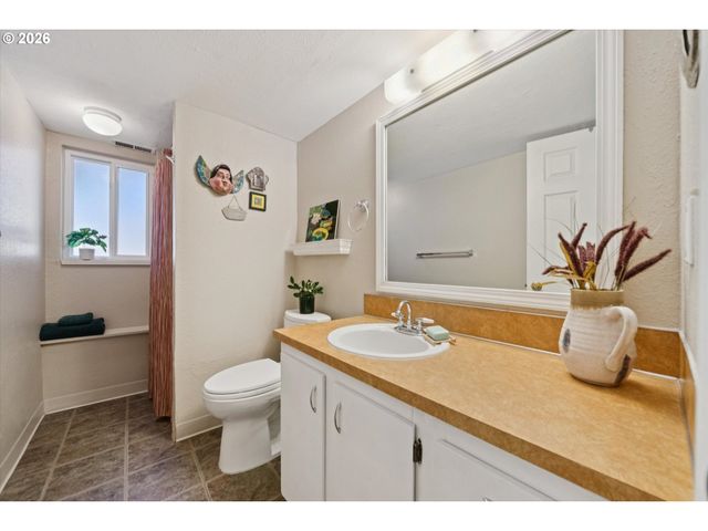 12221 Sw TAYLOR Ct, Portland, OR 97225