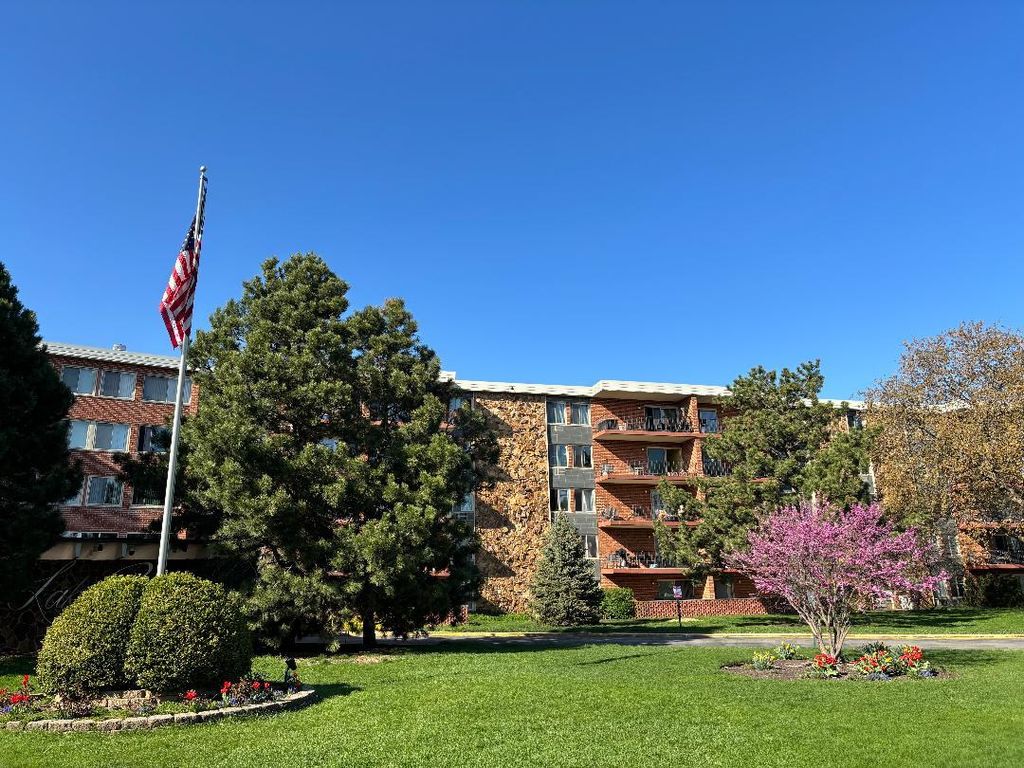 18 E Old Willow Road 419N, Prospect Heights, IL 60070