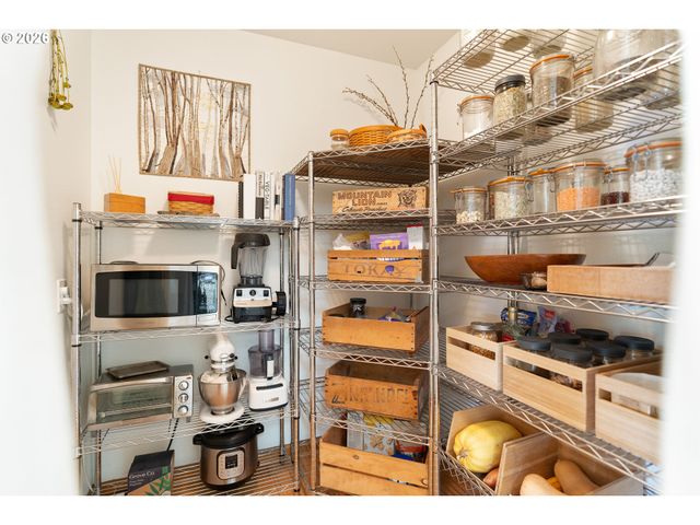 13430 Nw GERMANTOWN Rd, Portland, OR 97231