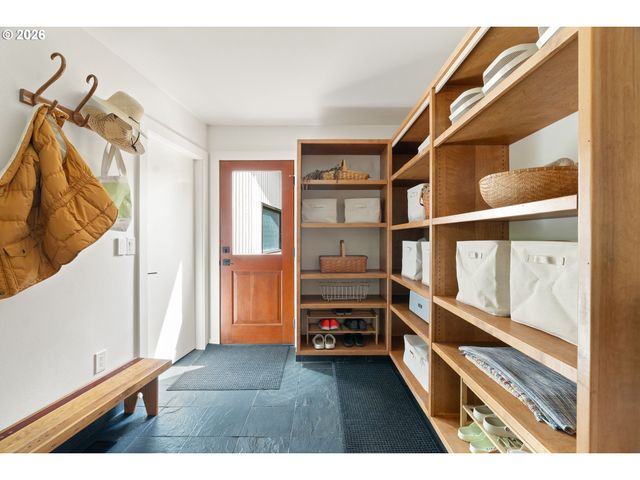 13430 Nw GERMANTOWN Rd, Portland, OR 97231