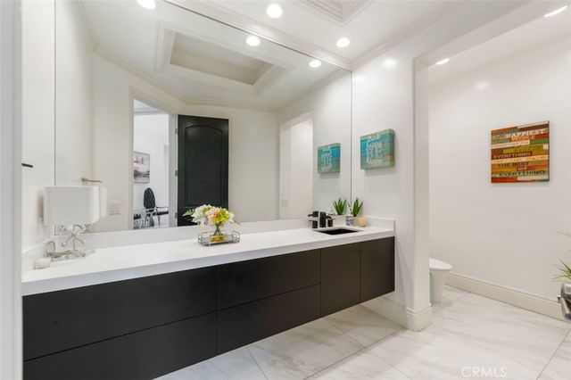 5633 Newcastle Ln, Calabasas, CA 91302