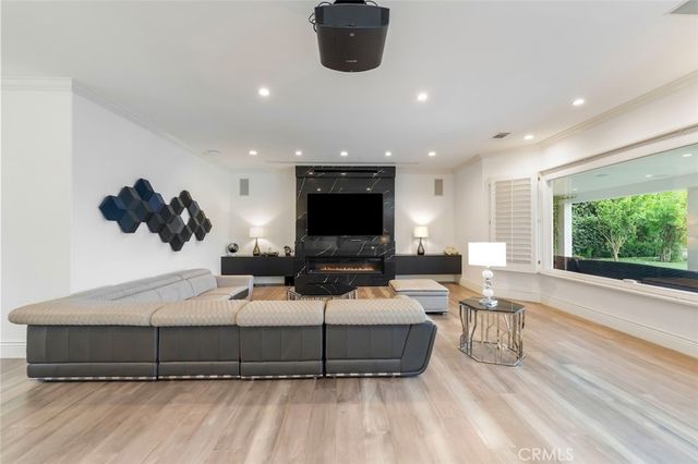 5633 Newcastle Ln, Calabasas, CA 91302