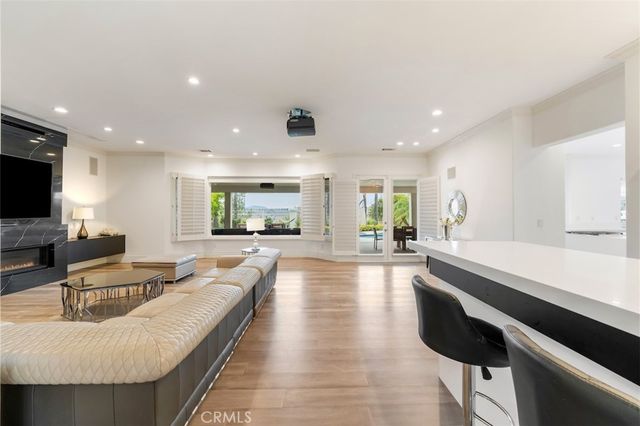 5633 Newcastle Ln, Calabasas, CA 91302