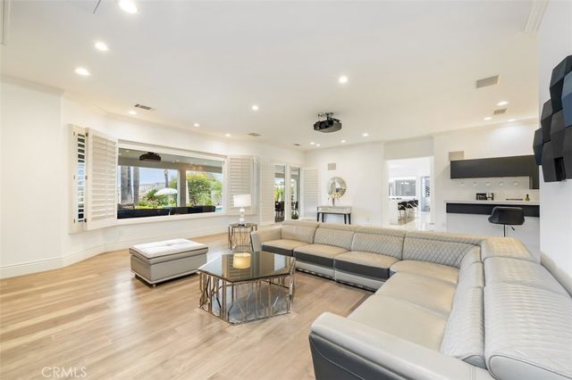 5633 Newcastle Ln, Calabasas, CA 91302