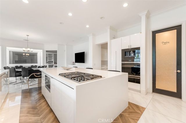 5633 Newcastle Ln, Calabasas, CA 91302