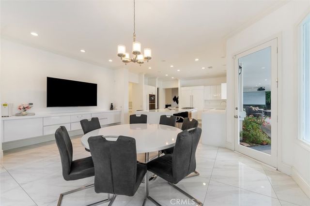 5633 Newcastle Ln, Calabasas, CA 91302