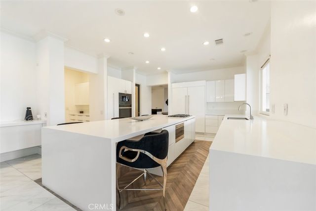 5633 Newcastle Ln, Calabasas, CA 91302