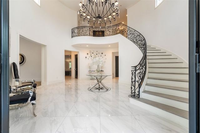 5633 Newcastle Ln, Calabasas, CA 91302