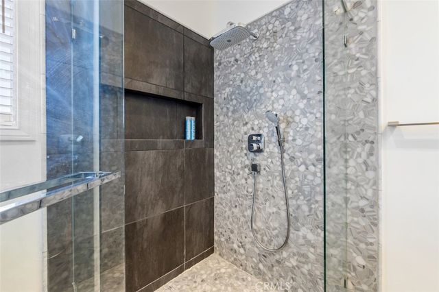 5633 Newcastle Ln, Calabasas, CA 91302