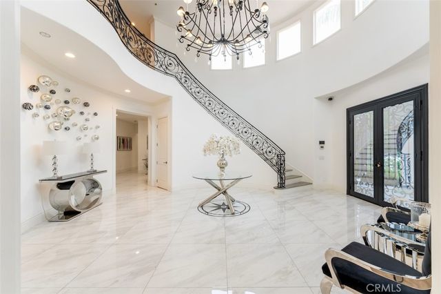 5633 Newcastle Ln, Calabasas, CA 91302