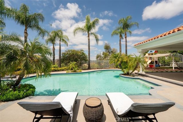 5633 Newcastle Ln, Calabasas, CA 91302