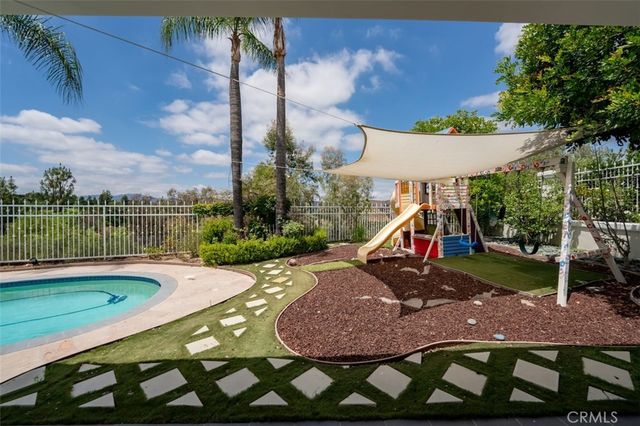 5633 Newcastle Ln, Calabasas, CA 91302