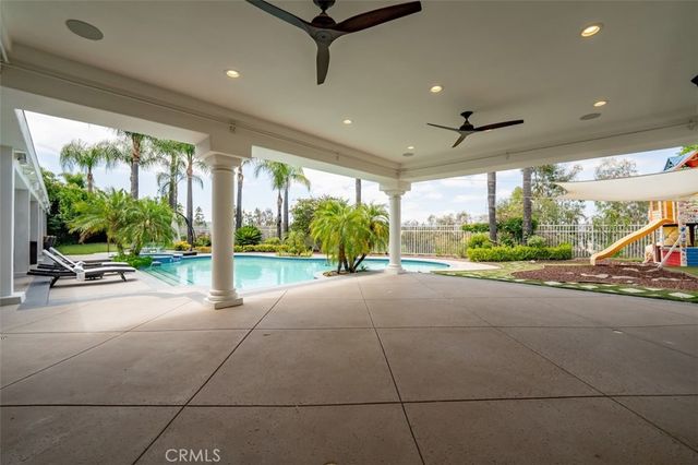 5633 Newcastle Ln, Calabasas, CA 91302