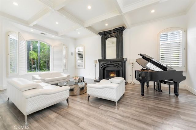 5633 Newcastle Ln, Calabasas, CA 91302