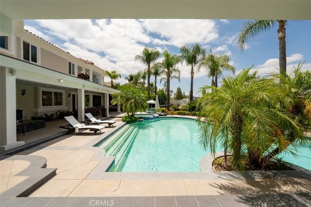 5633 Newcastle Ln, Calabasas, CA 91302