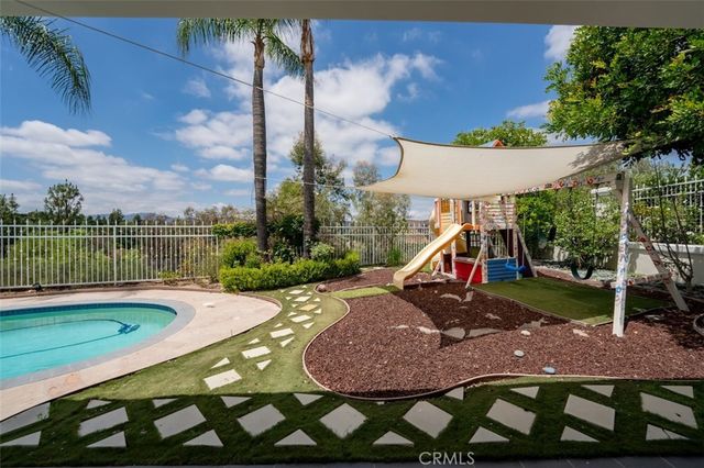 5633 Newcastle Ln, Calabasas, CA 91302