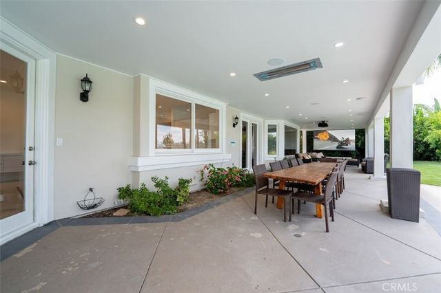 5633 Newcastle Ln, Calabasas, CA 91302